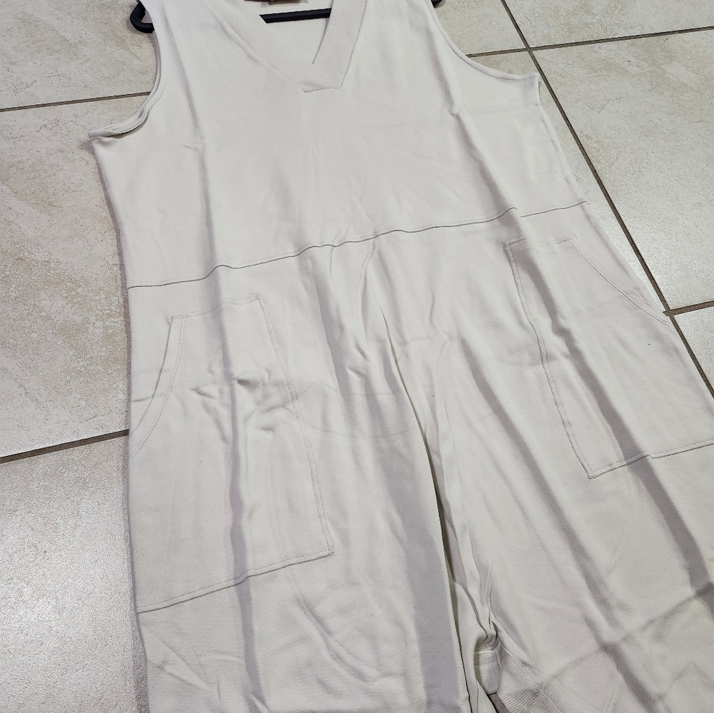 BONE SLEEVELESS HAREMJUMPSUIT *PLUS SIZE* - Picture 5 of 5